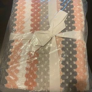 Flash SALE ‼️ NEW 6 Piece Towel Set "Nanette Lepore" unopened.